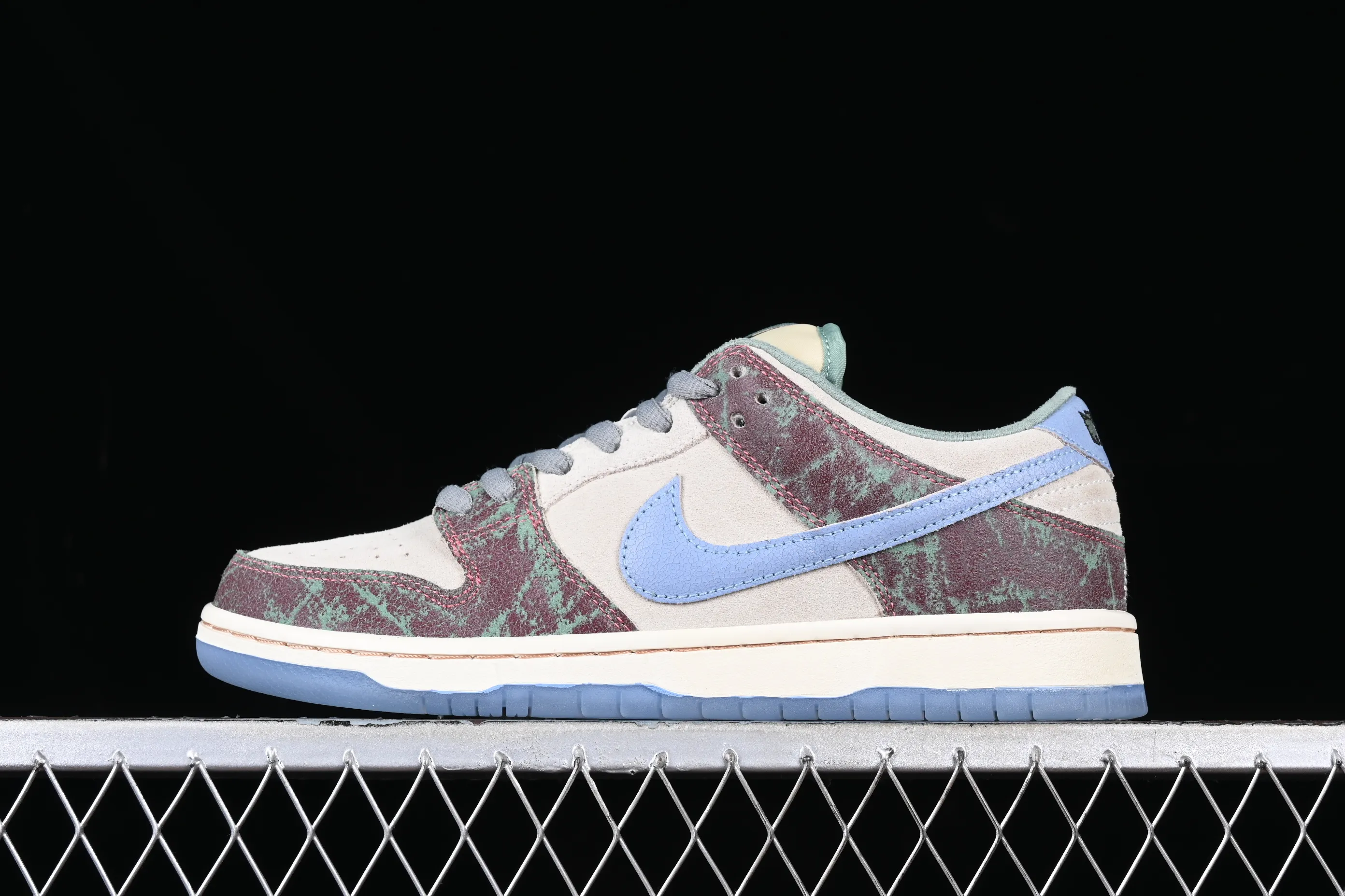 All categories Nk SB Dunk Series Nk SB Dunk Low low-top sneakers Y version Crenshaw Skate Club x Nk SB Dunk Low joint model SB low-top sports and leisure sneakers FN4193-100
